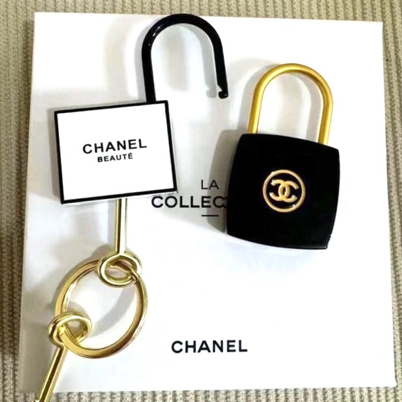 CHANEL PadLock Lock & Key Set Rare Counter VIP Giveaway Gift Bag Charm Keychain - Picture 5 of 6